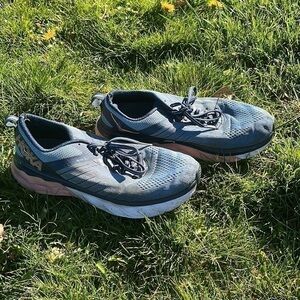 Women’s Hoka one one arahi 3 running shoes